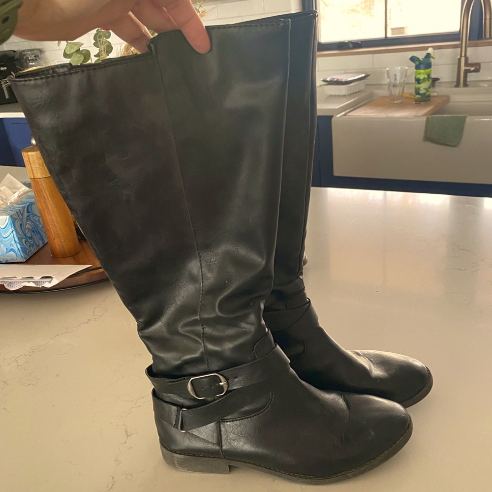 Below the knee riding boots